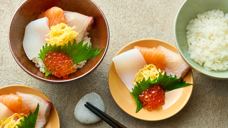 【朝食】海鮮丼／季節に合わせた4 種の海鮮をゆず香る甘辛ダレでお楽しみください※イメージ