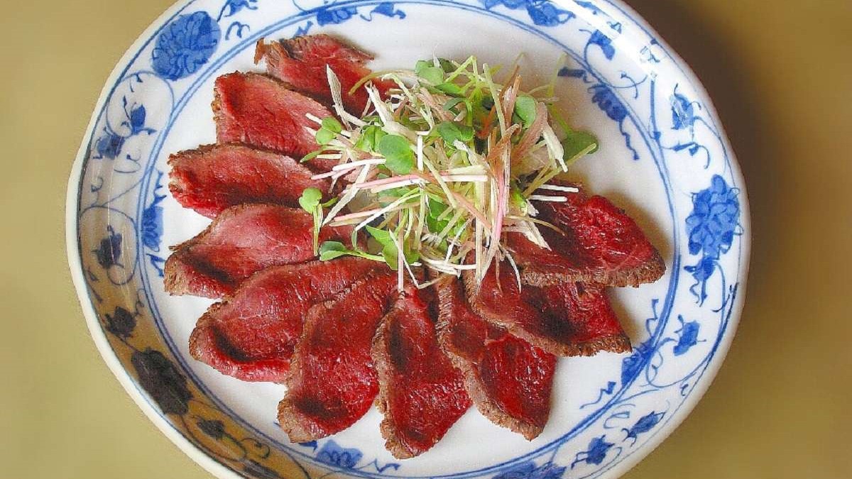 【別注料理】「牛肉のたたき」1.650円(税込み)※事前予約（1週間前）
