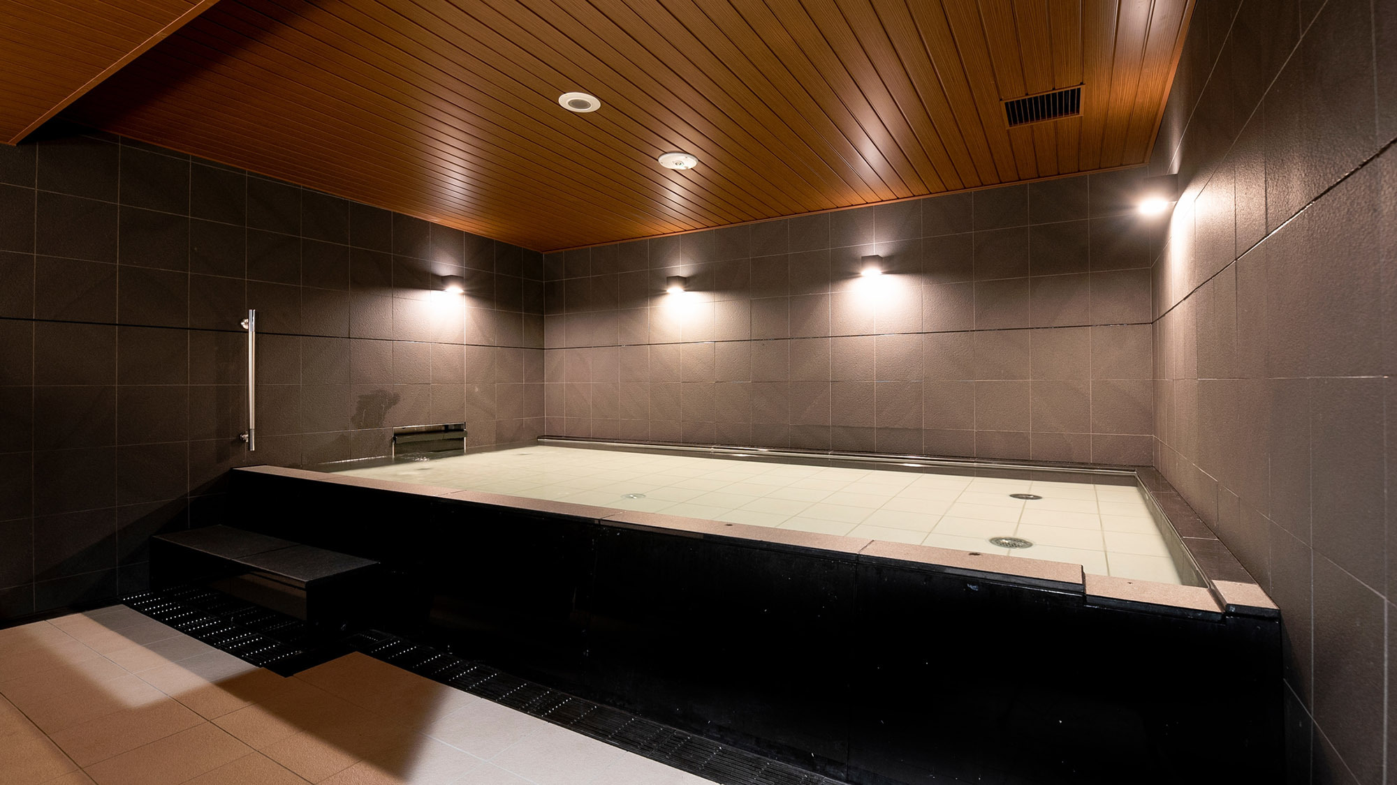 【大浴場】美肌・リラックス効果のあるファイテン社「アクアゴールドの湯」を採用