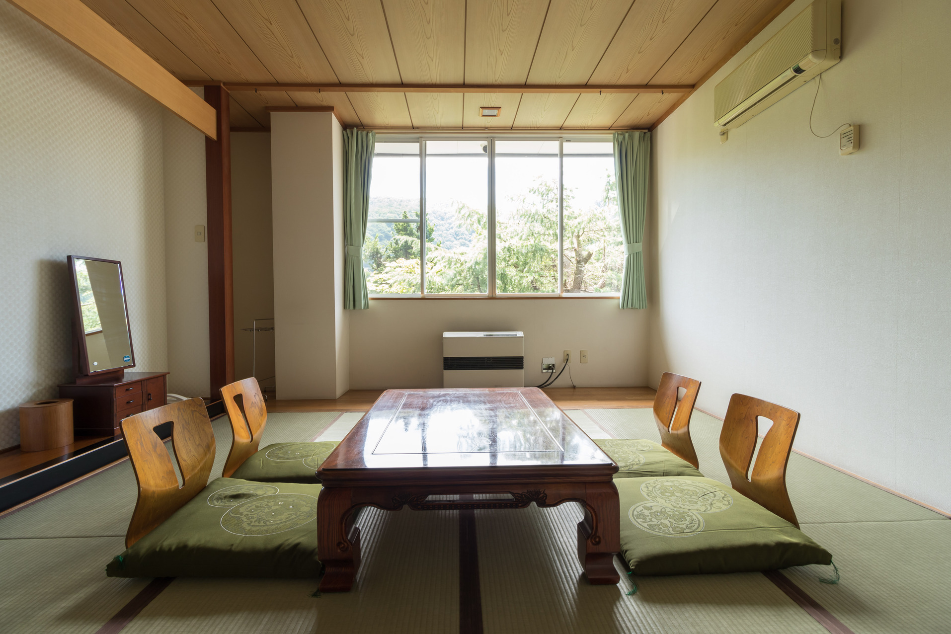Oirase Onsen Akari to Kaede Oirase Onsen Akari to Kaede is perfectly located for both business and leisure guests in Towada. Both business travelers and tourists can enjoy the propertys facilities and services. Laundromat, room
