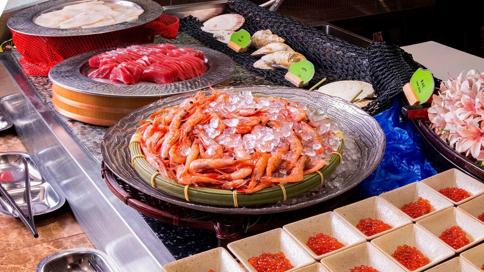 【朝食】新鮮な魚介を集めた刺身コーナーお好きなだけお召し上がりください。