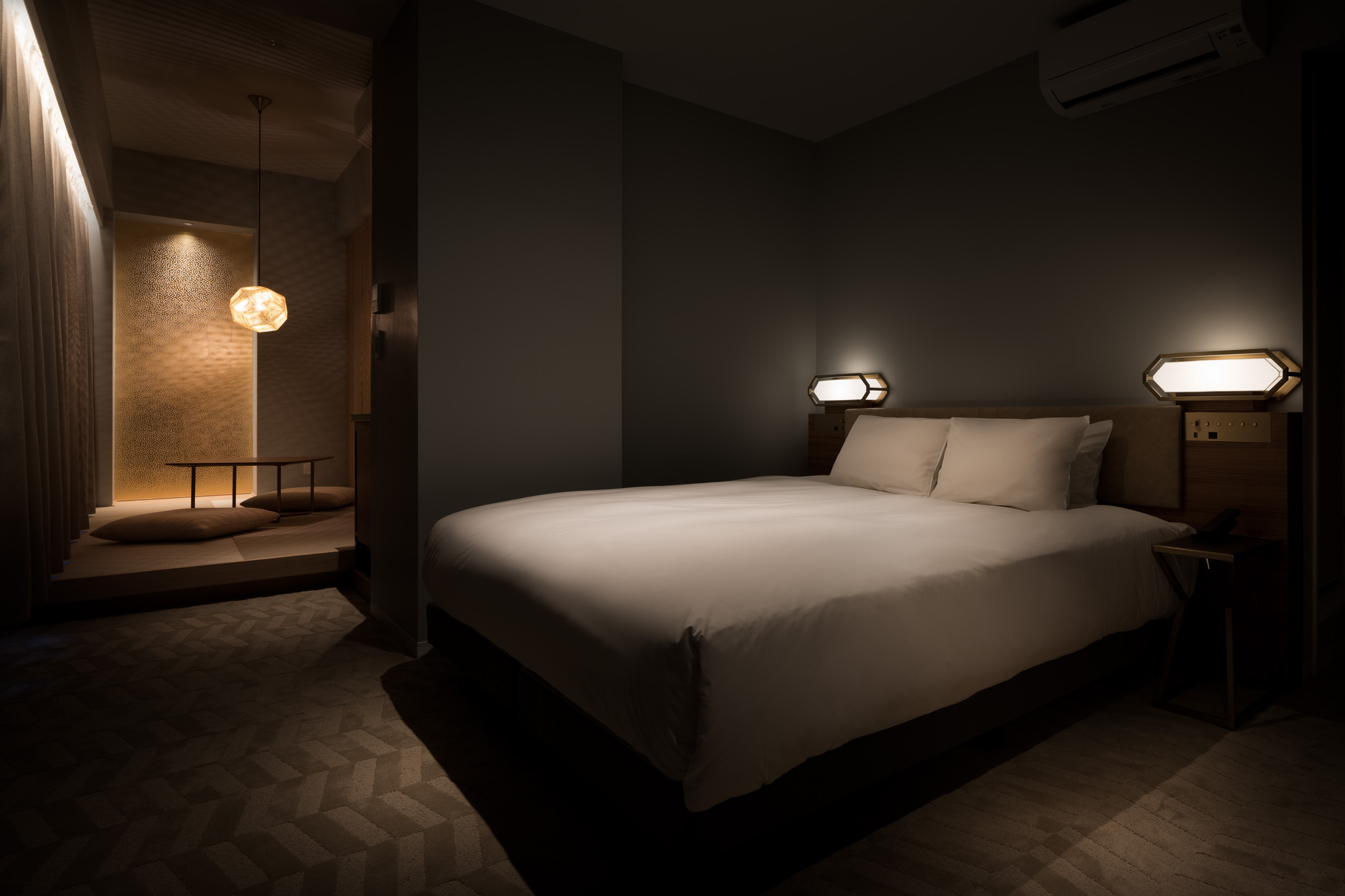 デラックスキングルーム夜