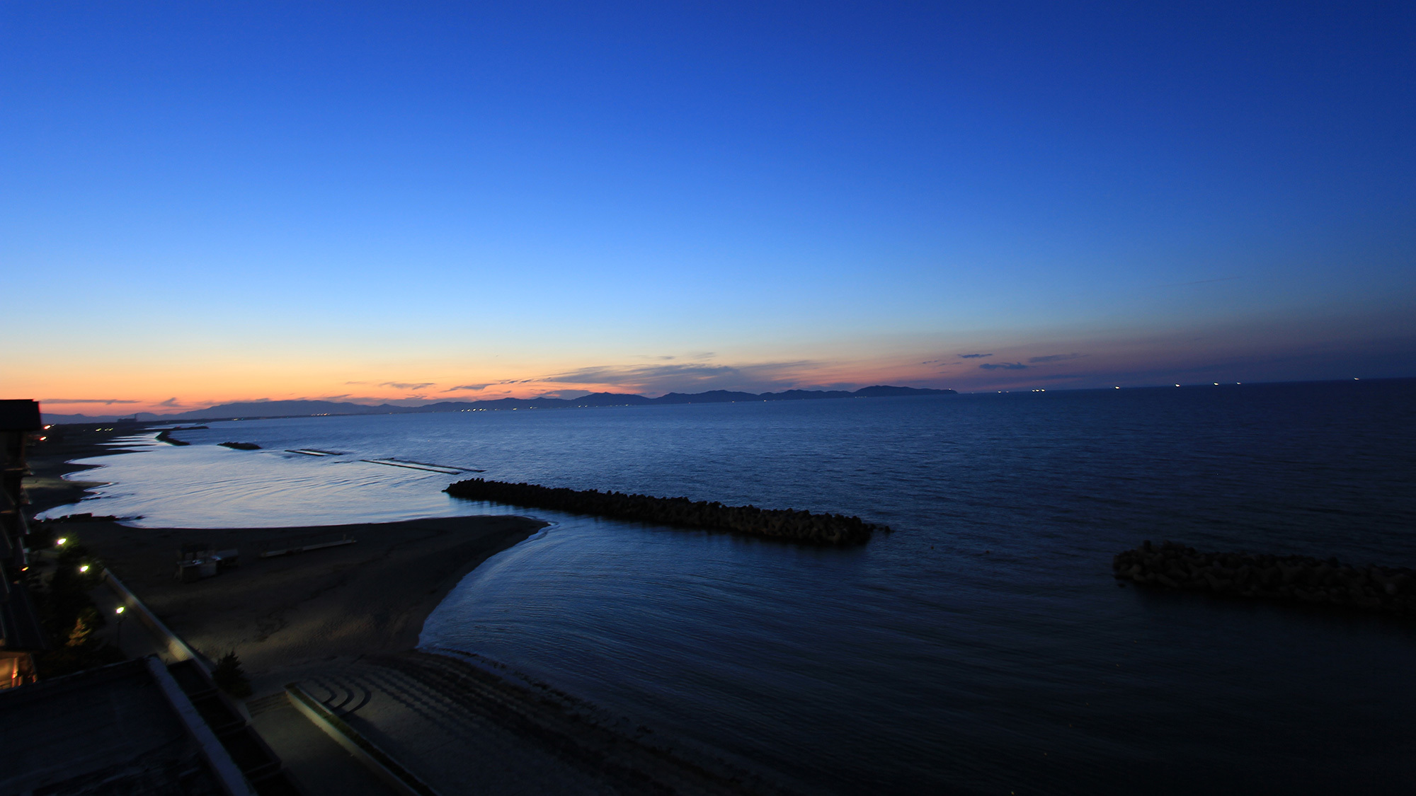 全客室オーシャンビュー。夕暮れマジックアワー