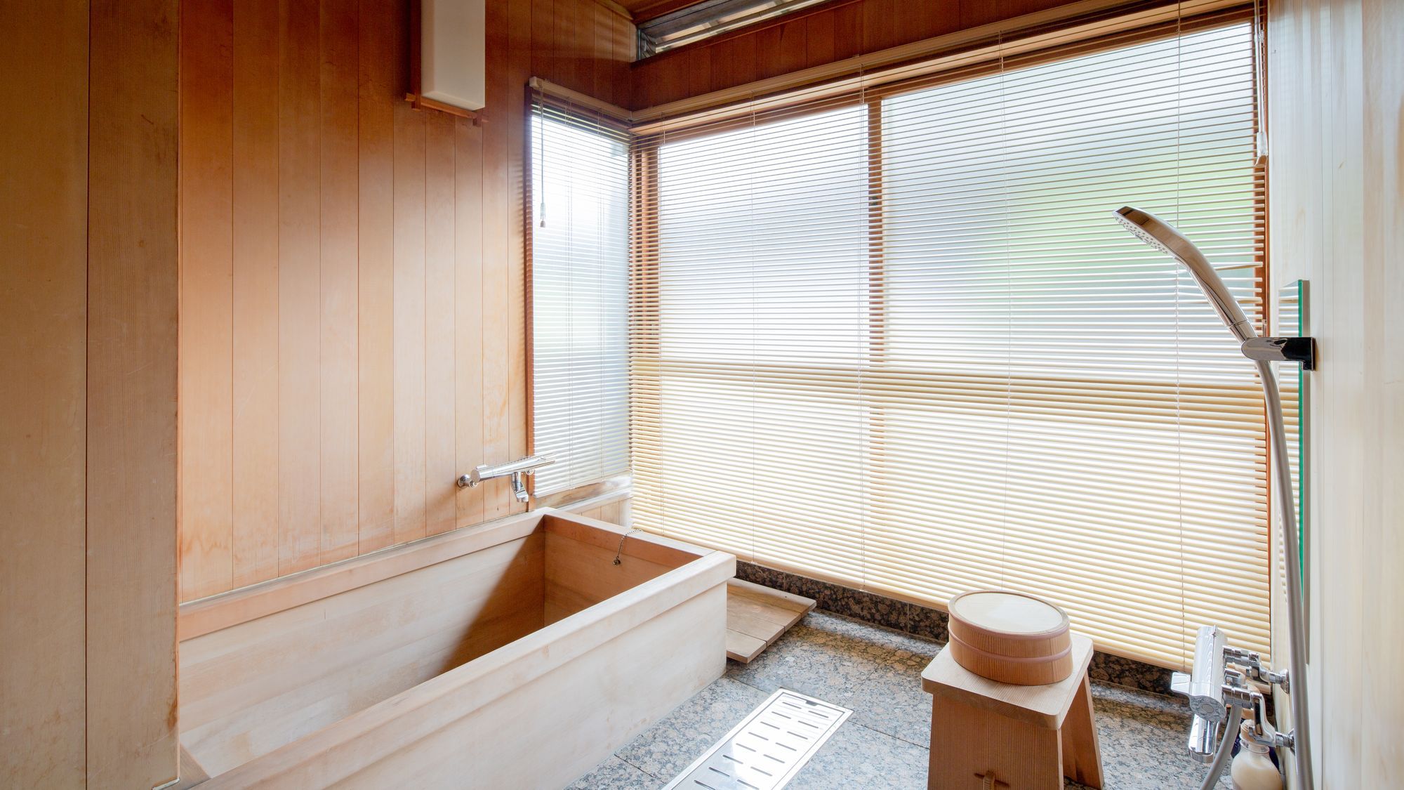 日本庭園内離れ『翠水』企救（きく）の間客室内浴室