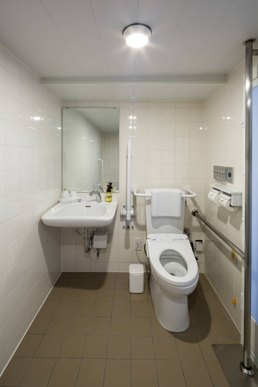 ユニバーサルルームのバスルーム