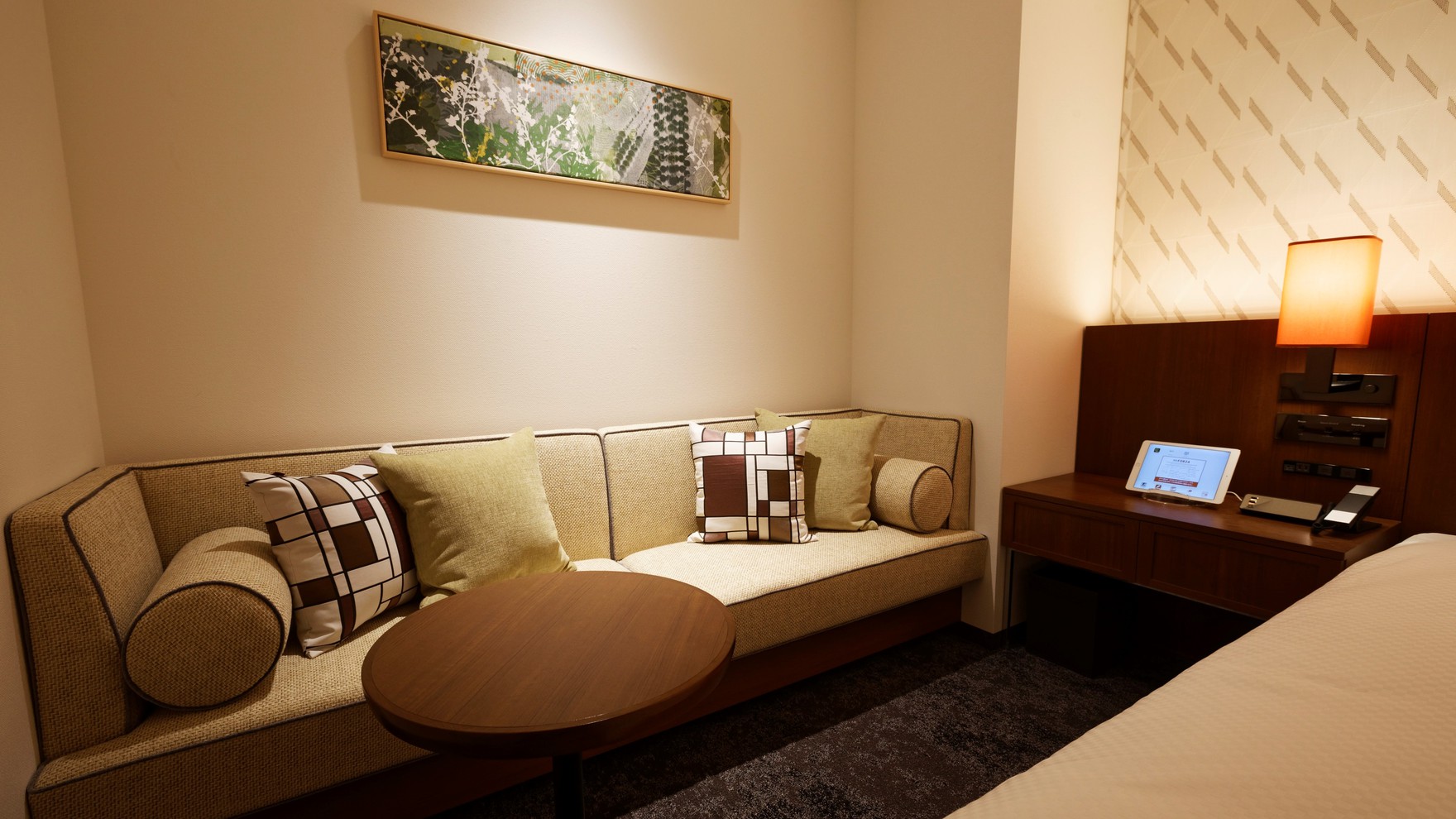 180cmのキングサイズベッドと大きなソファが特徴のお部屋「フォルツァキング」