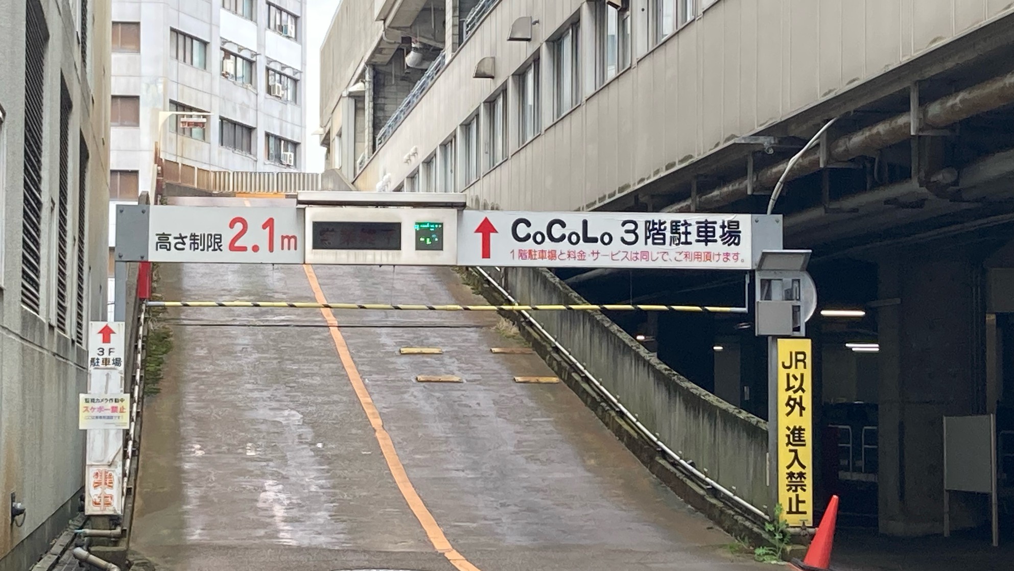 CoCoLo3階駐車場（125台）