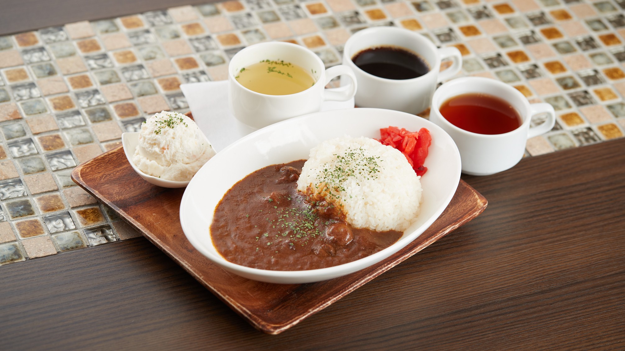 【朝食】ピザトースト・ハニートースト・ビーフカレーの内お一つお選びください。