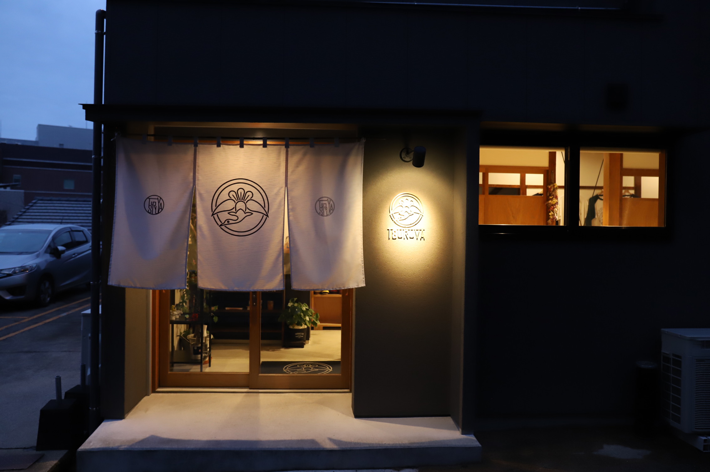 夜間外観