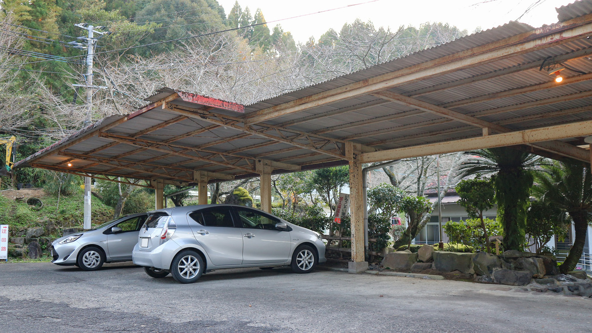 *【駐車場】20台分の駐車スペースがございますので、遅めのお越しでもご安心ください。