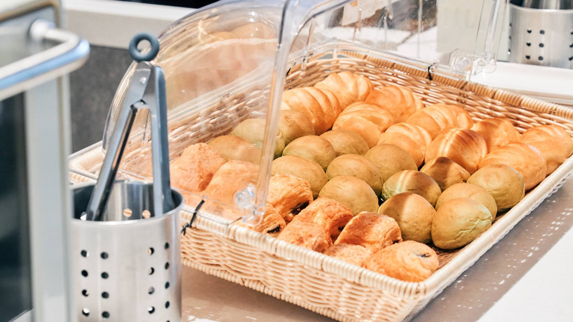 【朝食】「進々堂」のパンをご用意
