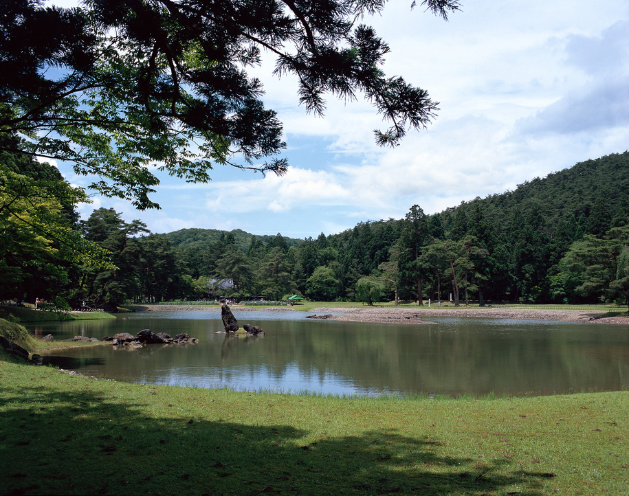 【周辺観光】《世界遺産平泉・毛越寺（観自在王院）》当館のすぐ目の前！