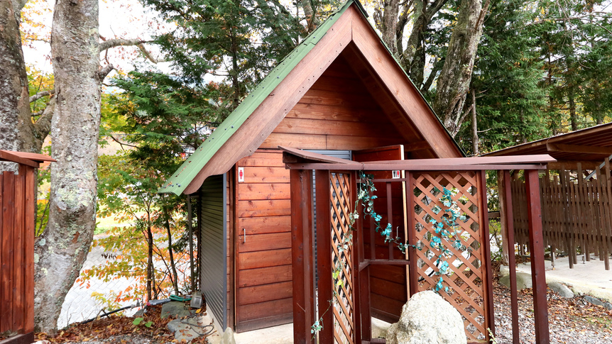 【ベルハウス】トイレは別で建っています。