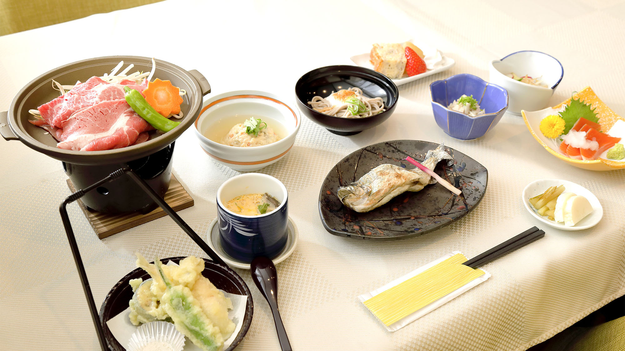 ・【和食会席】新鮮な食材をふんだんに使用したお料理に舌鼓を打つひとときをお過ごしください。