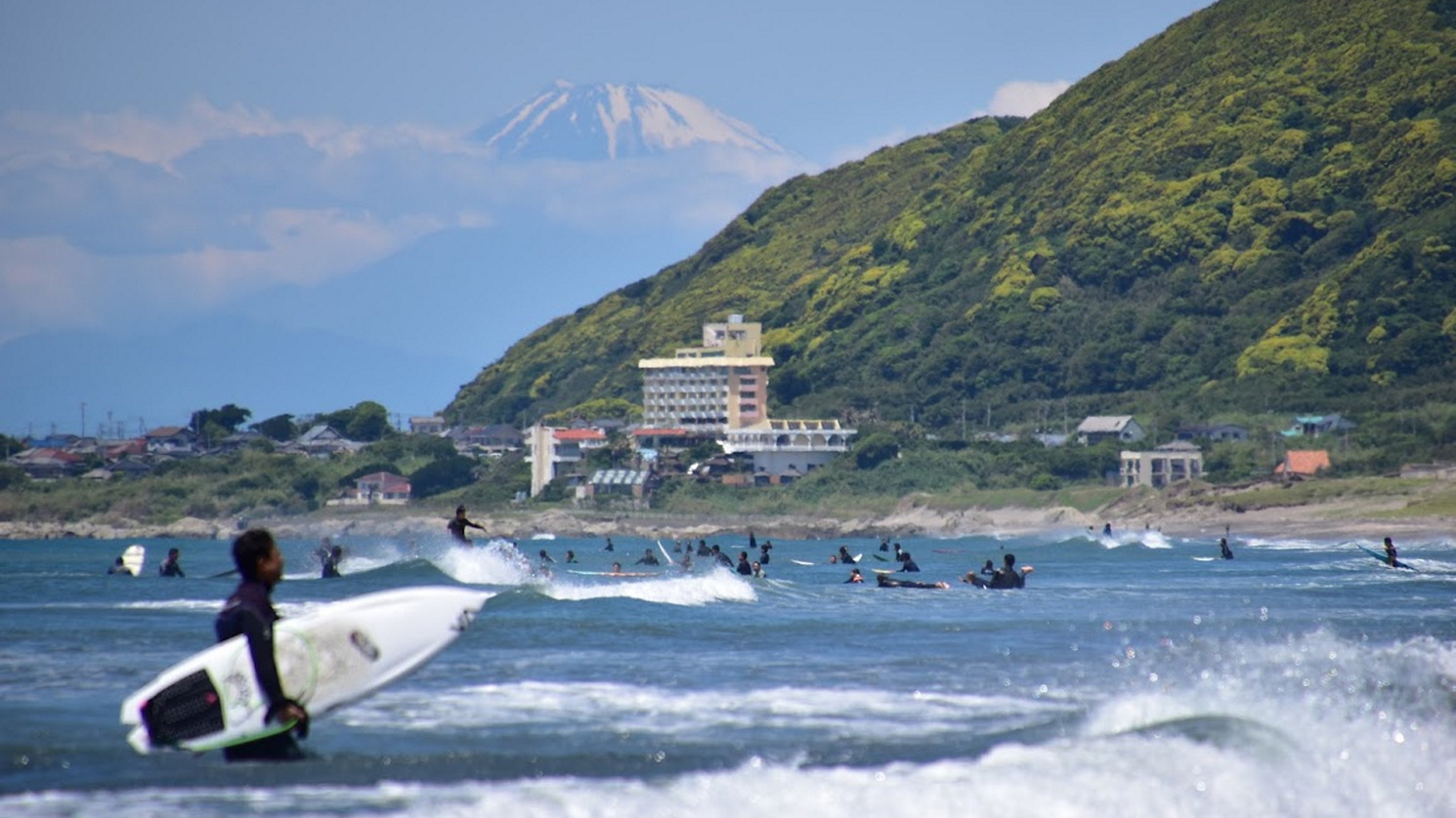 【平砂浦海岸】6キロメートルも続く弓なりな砂浜でマリンスポーツも盛んです。（当館より車で約15分）