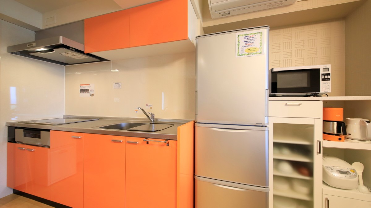 【ペット可・デラックスルーム一例】コンドミニアムタイプのお部屋は家具もそろっております。