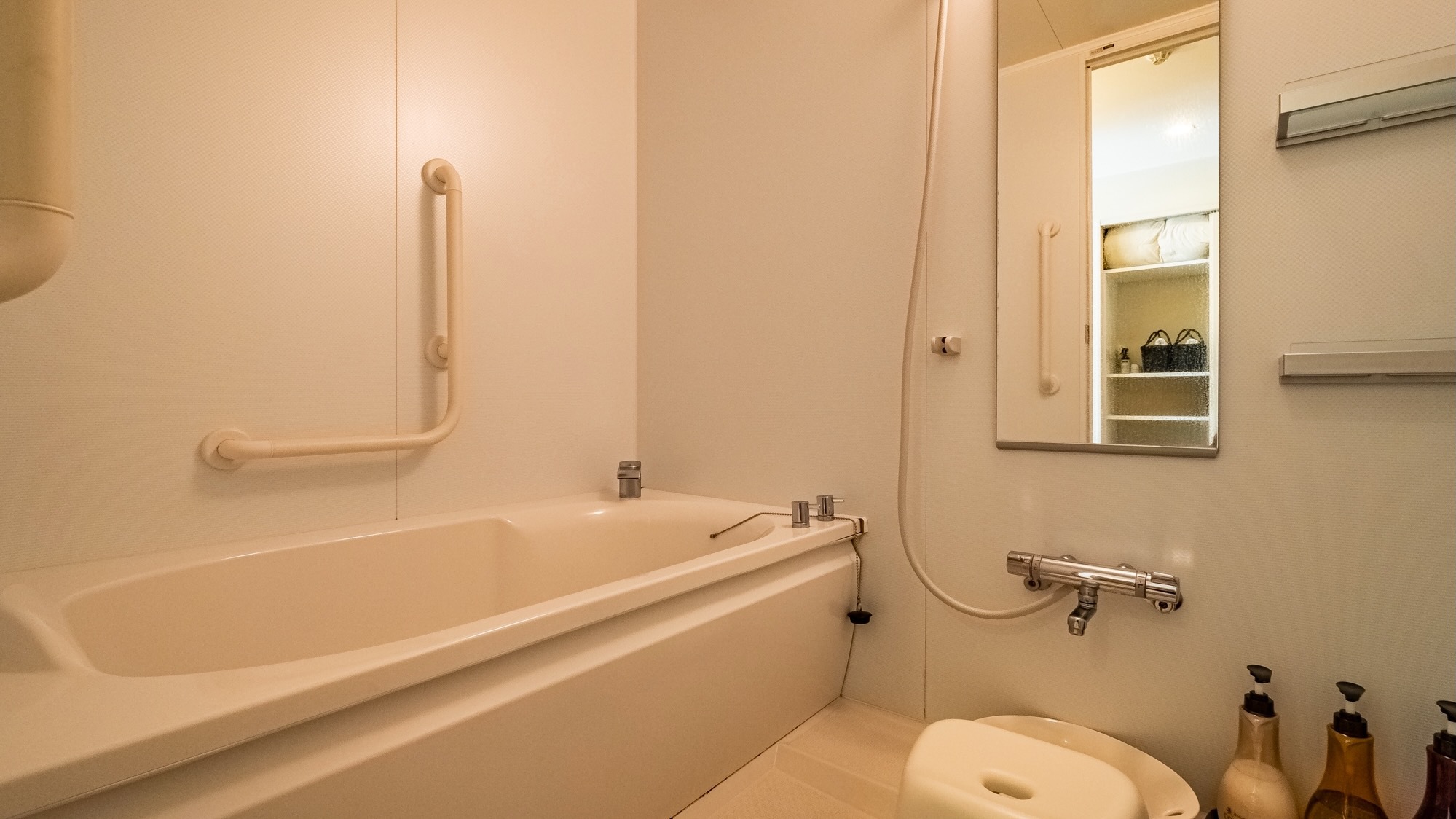 【浴室】洋モダンスイート洋室・洋モダンJrスイート洋室