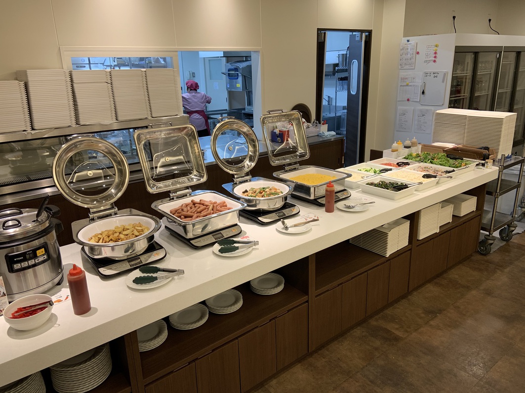 【ご朝食バイキング】料理の一例サラダ・スクランブルエッグ・筑前煮・ソーセージなど