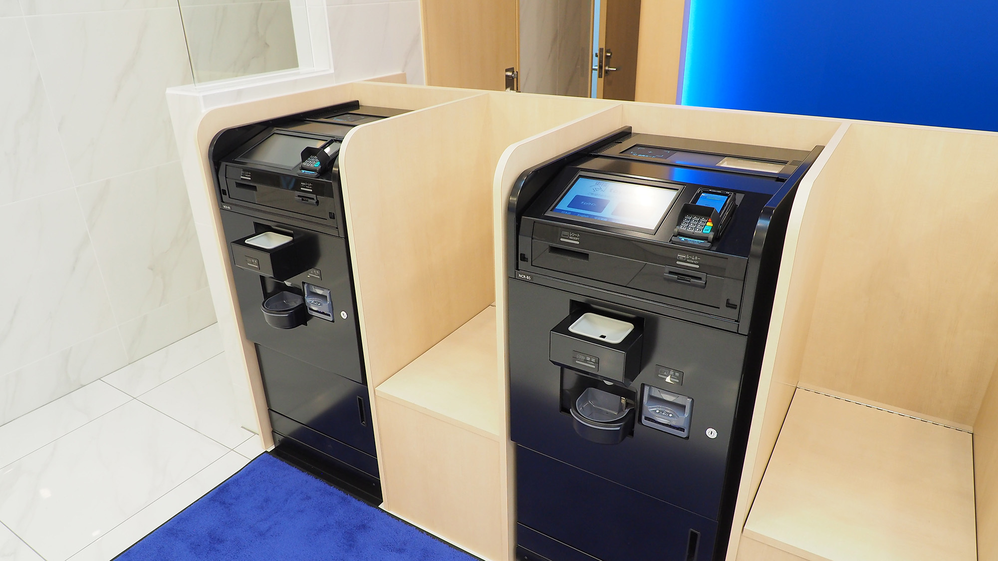 自動チェックイン機