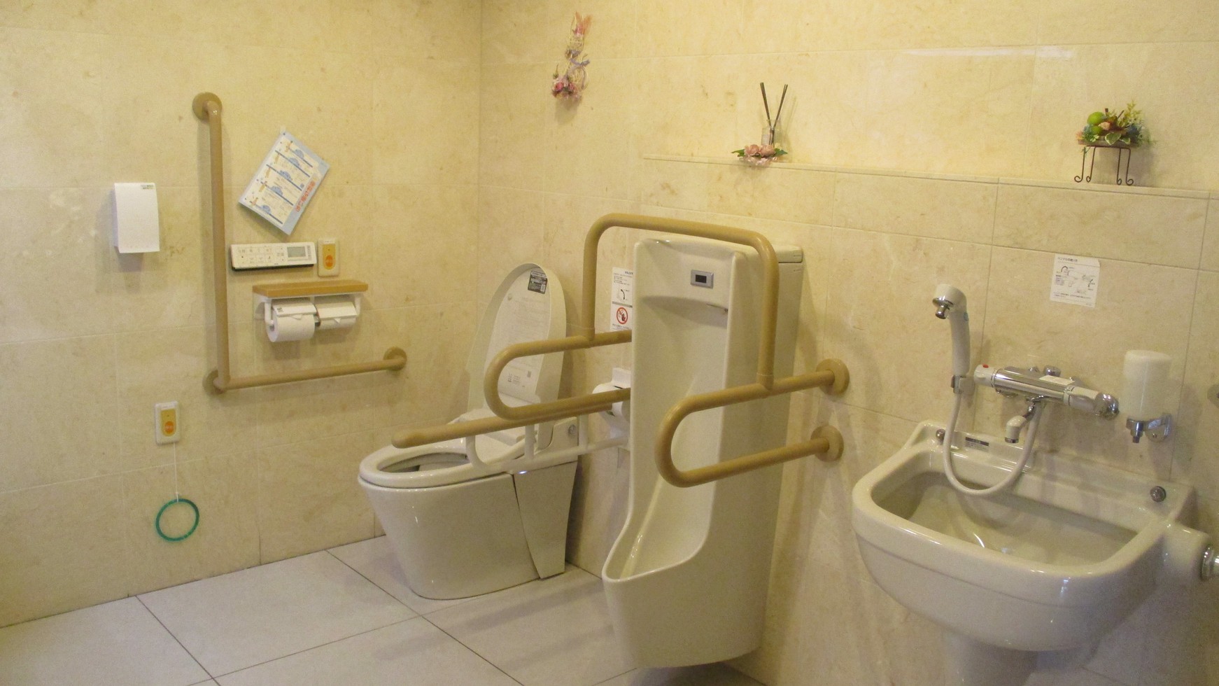 ロビー車いすトイレ