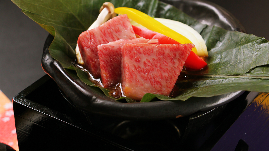 ＃お料理一例常陸牛の朴葉焼ステーキ。とろける美味しさが口の中いっぱいに広がります。