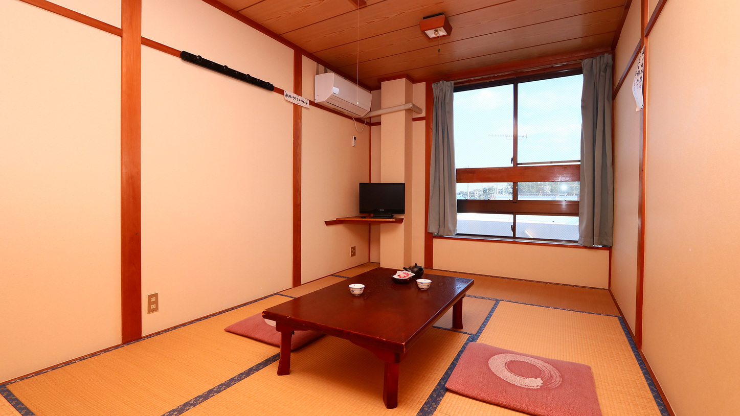 3階和室7.5畳シンプルだけど落ち着くお部屋！横窓から海が見えます！