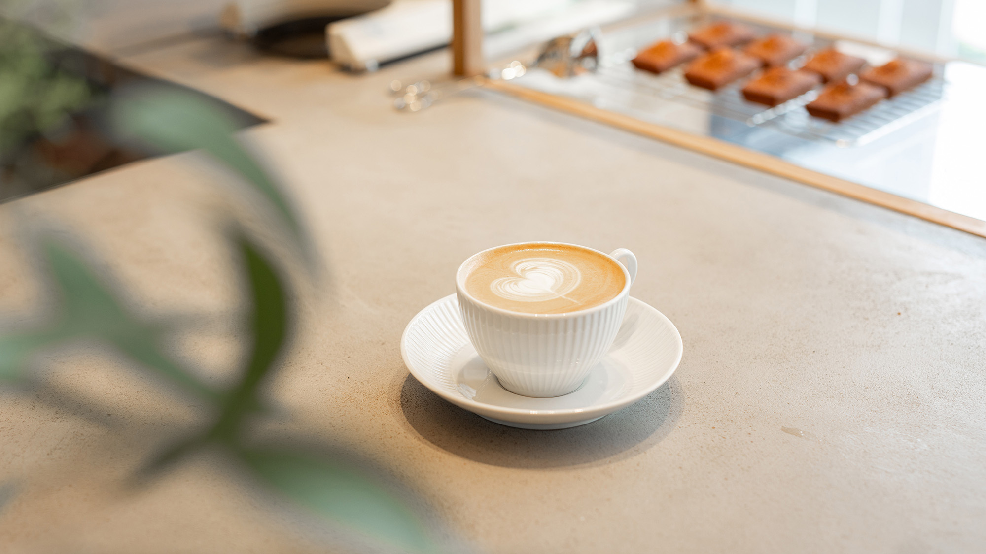 【FUSE COFFEE】カフェメニュー／カフェラテご注文でお愉しみいただけるラテアート※イメージ