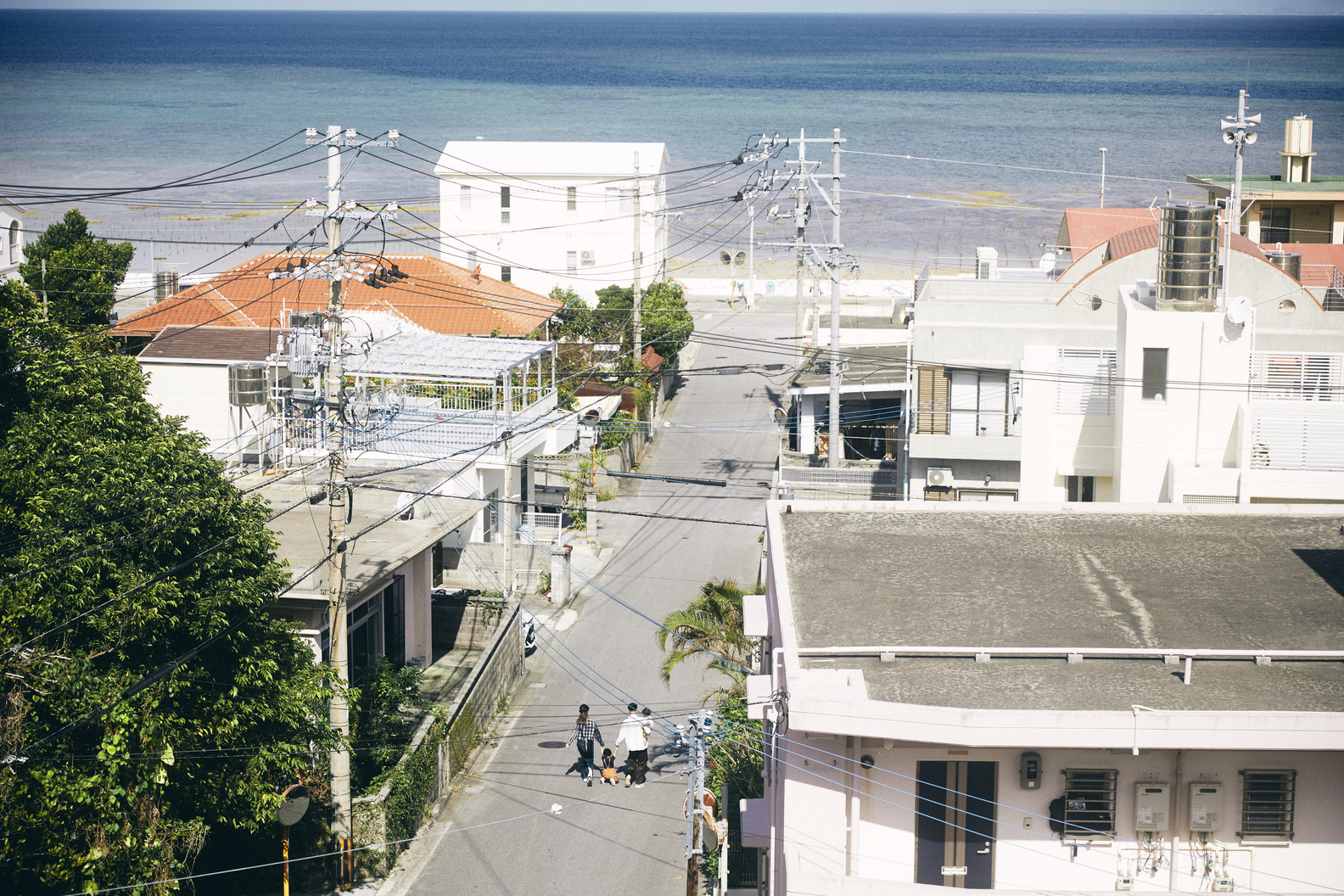 【読谷村】沖縄らしい赤瓦の古民家が残り、ゆったりした時間が流れます