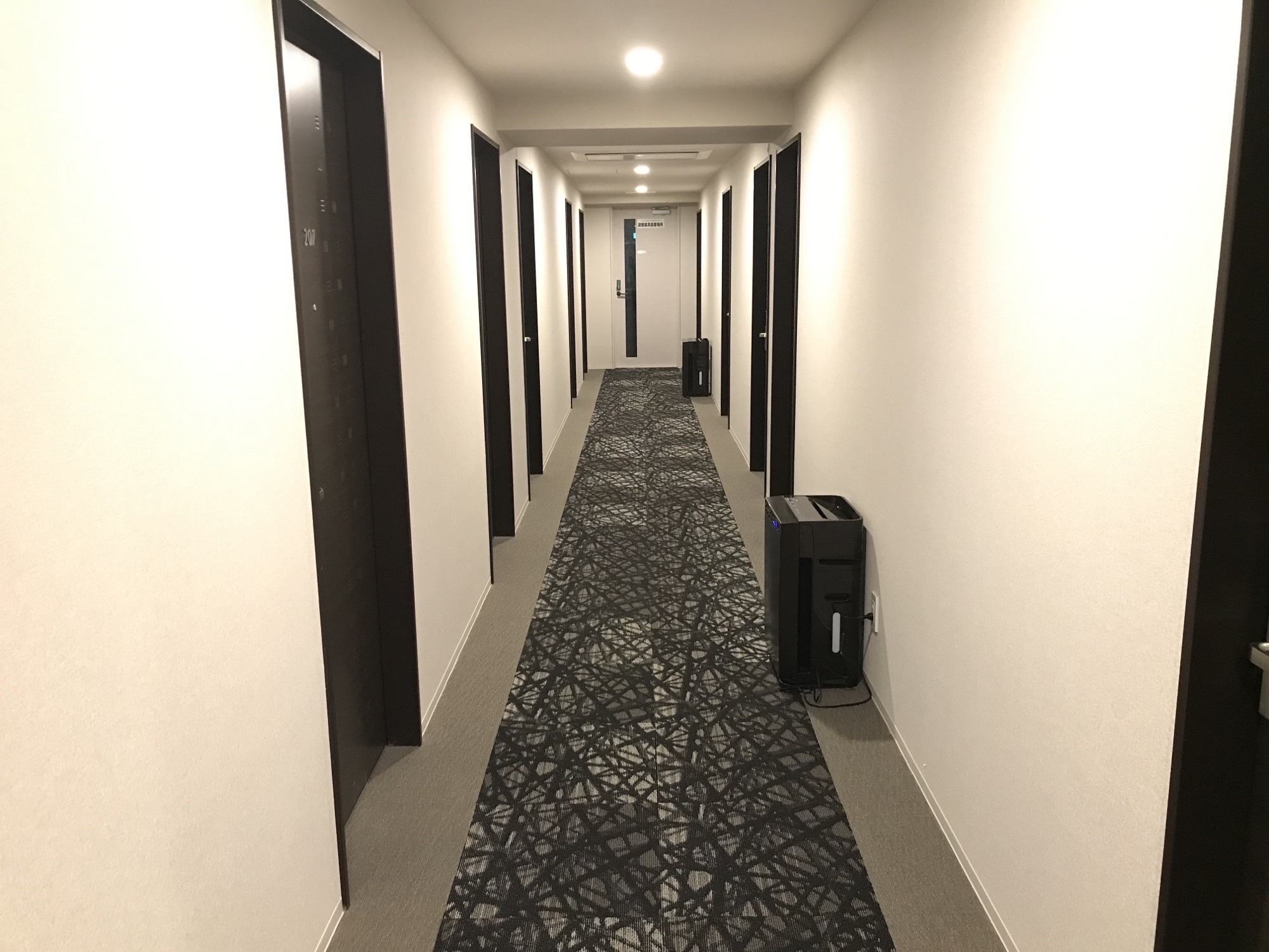 各フロアにも空気清浄機を設置しております