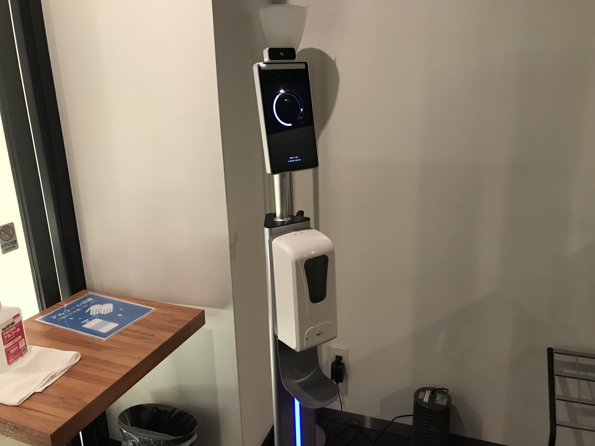 スタンド式体温測定器