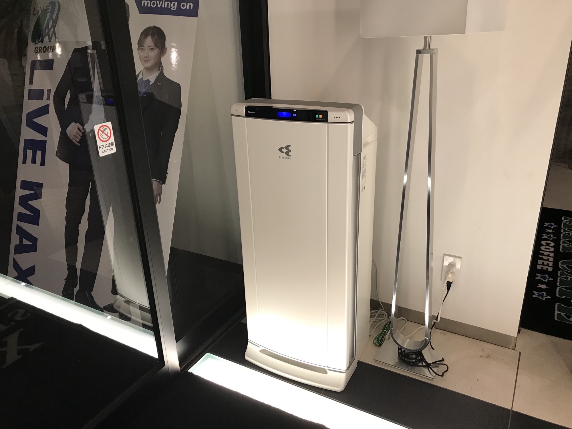 ロビーには高性能空気清浄機を設置しております