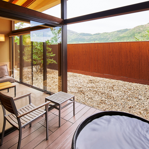 【１０５Aタイプ】客室露天風呂、ドッグラン