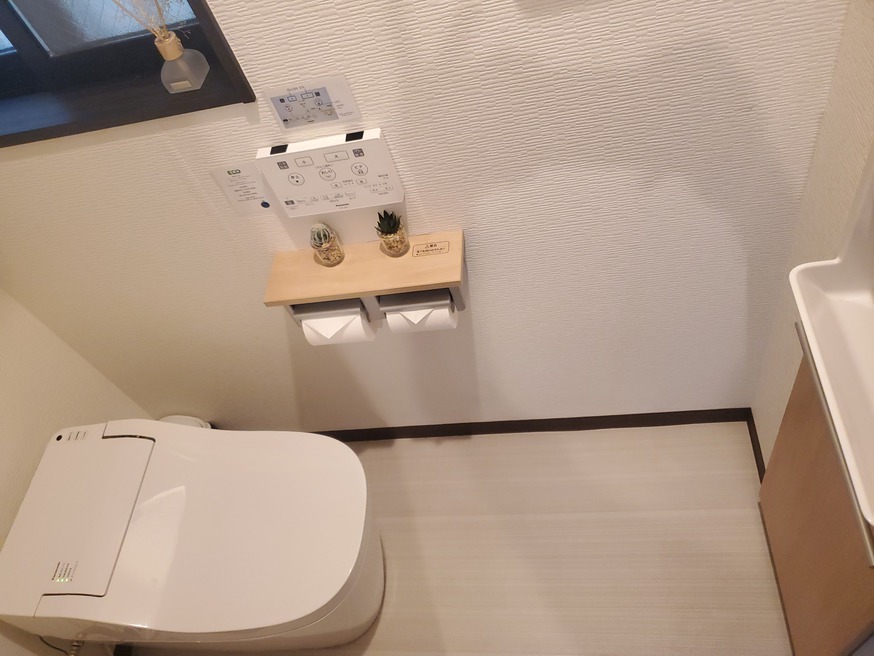 １階トイレ(温水洗浄機付暖房便座)