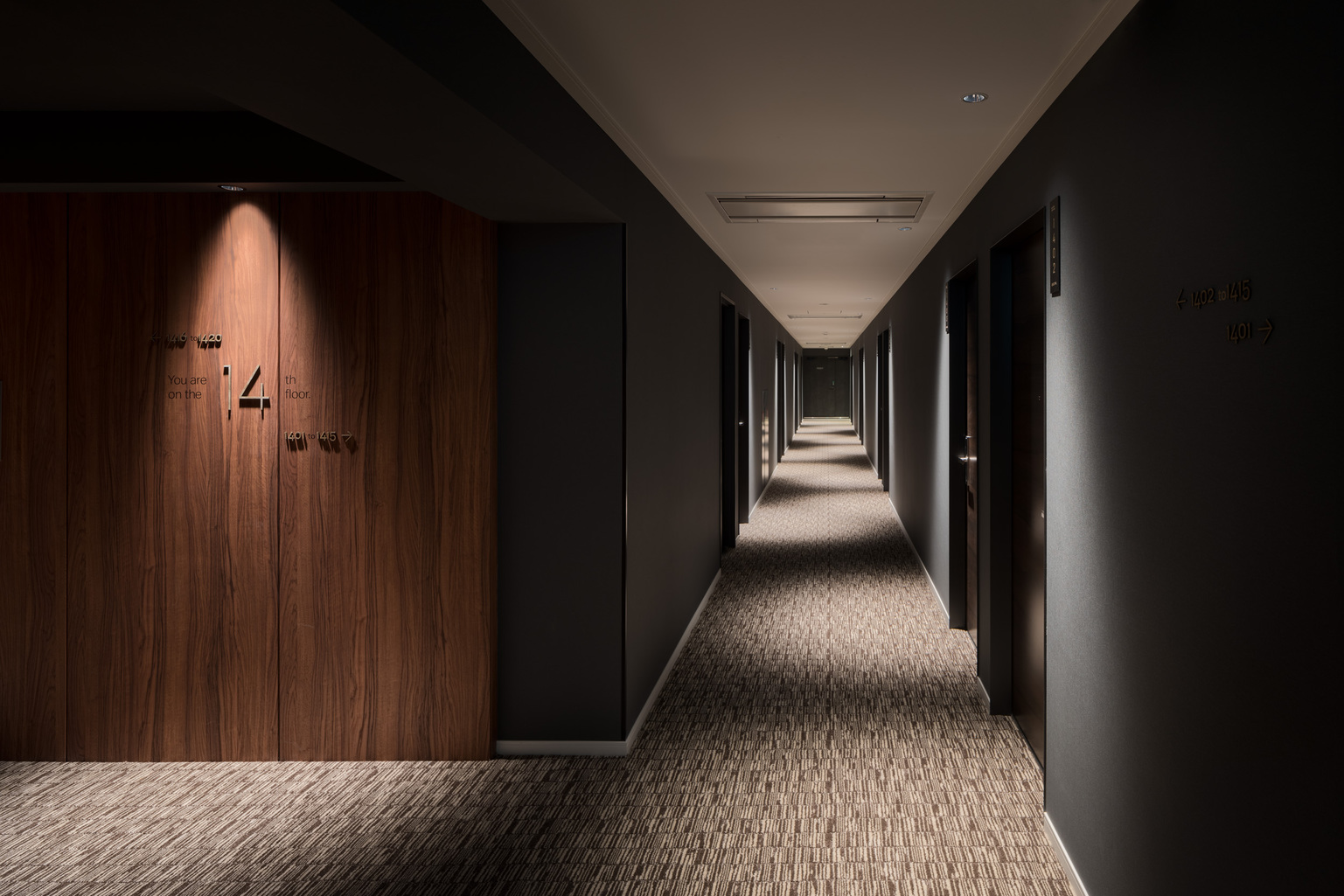 落ち着きのある客室フロア