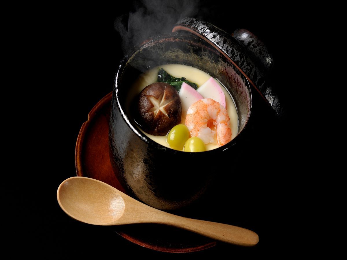 【蒸し料理の一例】海鮮がたっぷりの茶碗蒸しです