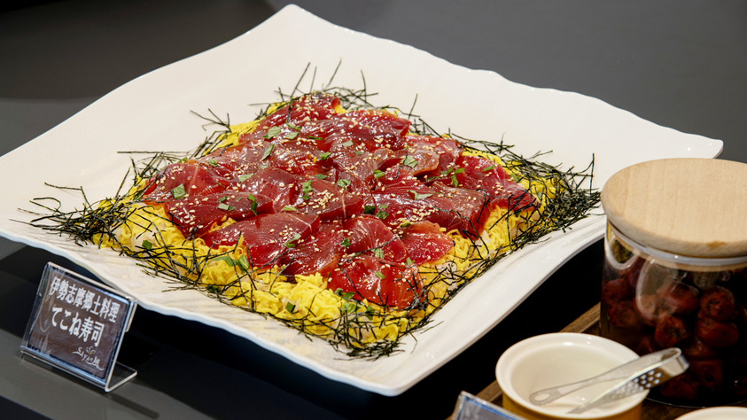 【朝食】三重県の名物「手こね寿司」（一例）ご自由にお召し上がりくださいませ