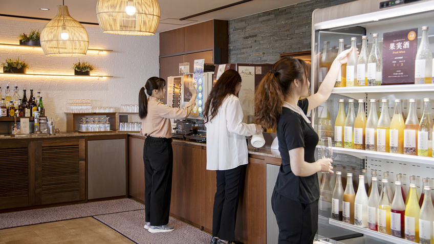 【レストラン：ドリンクバー】滞在中はお酒・ソフトドリンク飲み放題！お好きなだけどうぞ♪