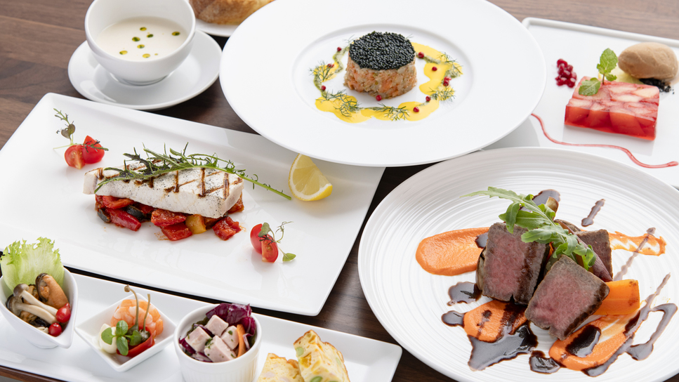 前菜からメイン（お肉とお魚料理）デザートがついた創作フレンチコース（一例）