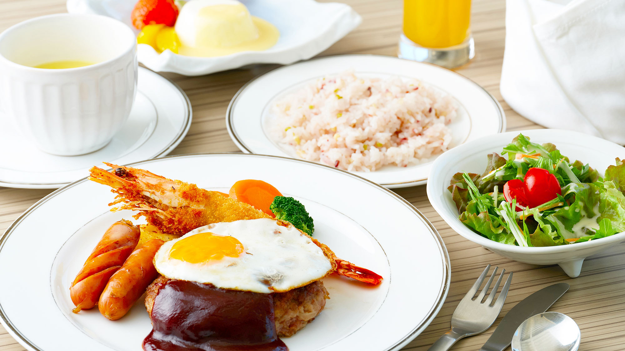 【夕食／キッズメニュー】エビフライやハンバーグなど、お子様が好きなメニューが満載！いっぱい食べてね♪