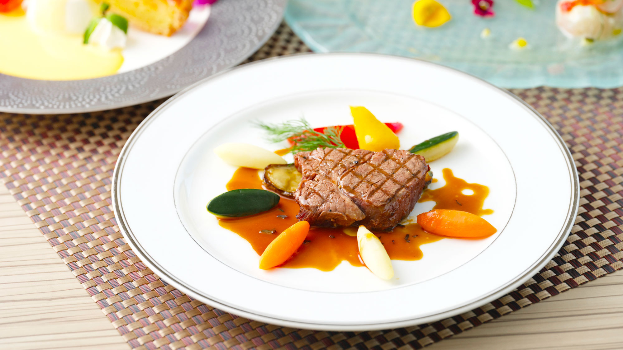 【夕食／グレードアップ】黒毛和牛のフィレステーキ。肉汁溢れる柔らかなお肉をお楽しみください。