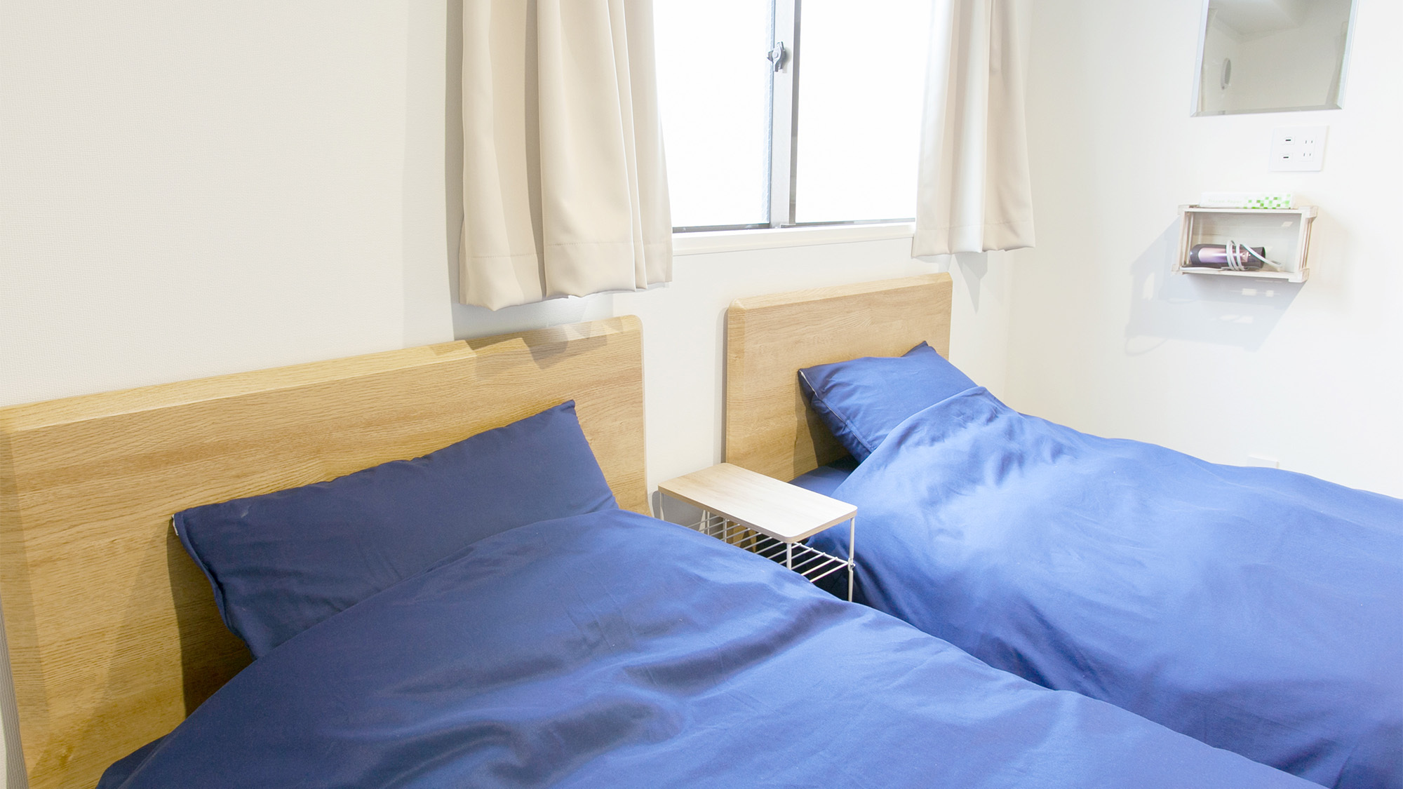 ・【ツインルーム一例】シングルベッド2台を設置したお部屋
