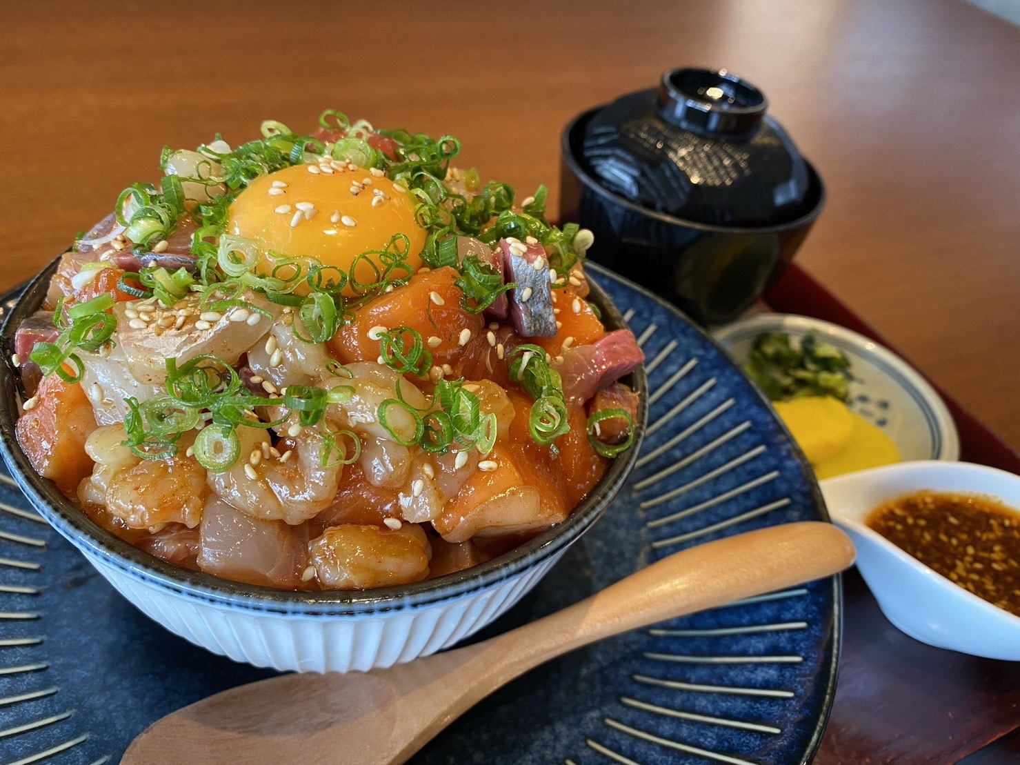 当店人気NO1！海鮮ユッケ丼！