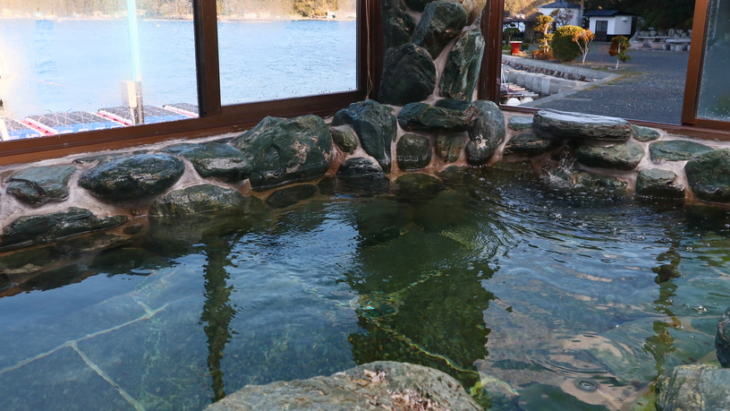 榊原温泉岩風呂の大浴場がございます！マッサージ効果があり、ハリ・ツヤのある肌を生み出します♪8