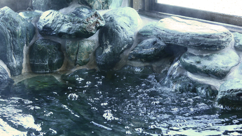 榊原温泉岩風呂の大浴場がございます!マッサージ効果があり、ハリ・ツヤのある肌を生み出します♪11