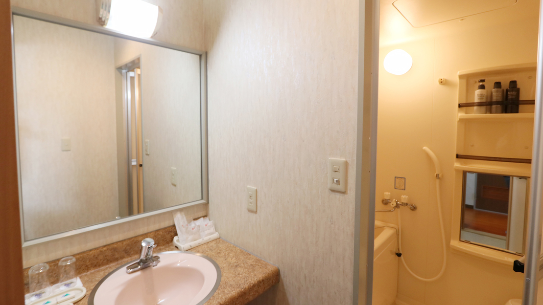 【和室8畳】全室バス・ウォシュレット付トイレ・洗面所を完備