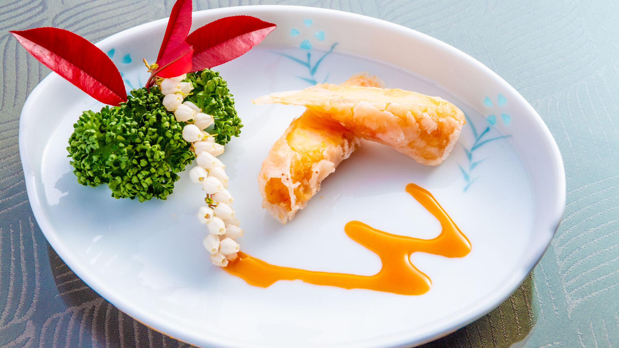 本格中華料理をベースに伊勢志摩の新鮮な食材を用いた創作料理をお楽しみください。