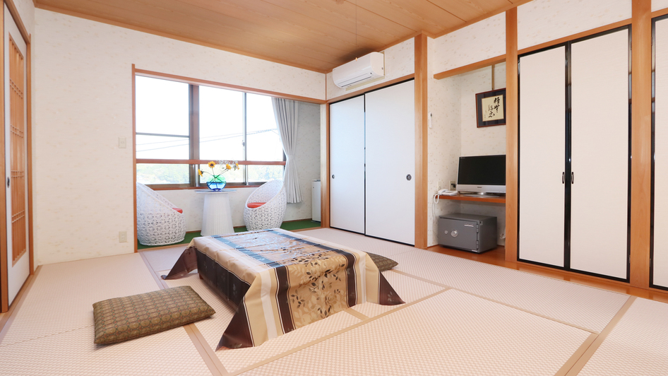 【和洋室】伝統的な日本を感じさせる和室とベッドルームを配した洋室でお寛ぎください♪