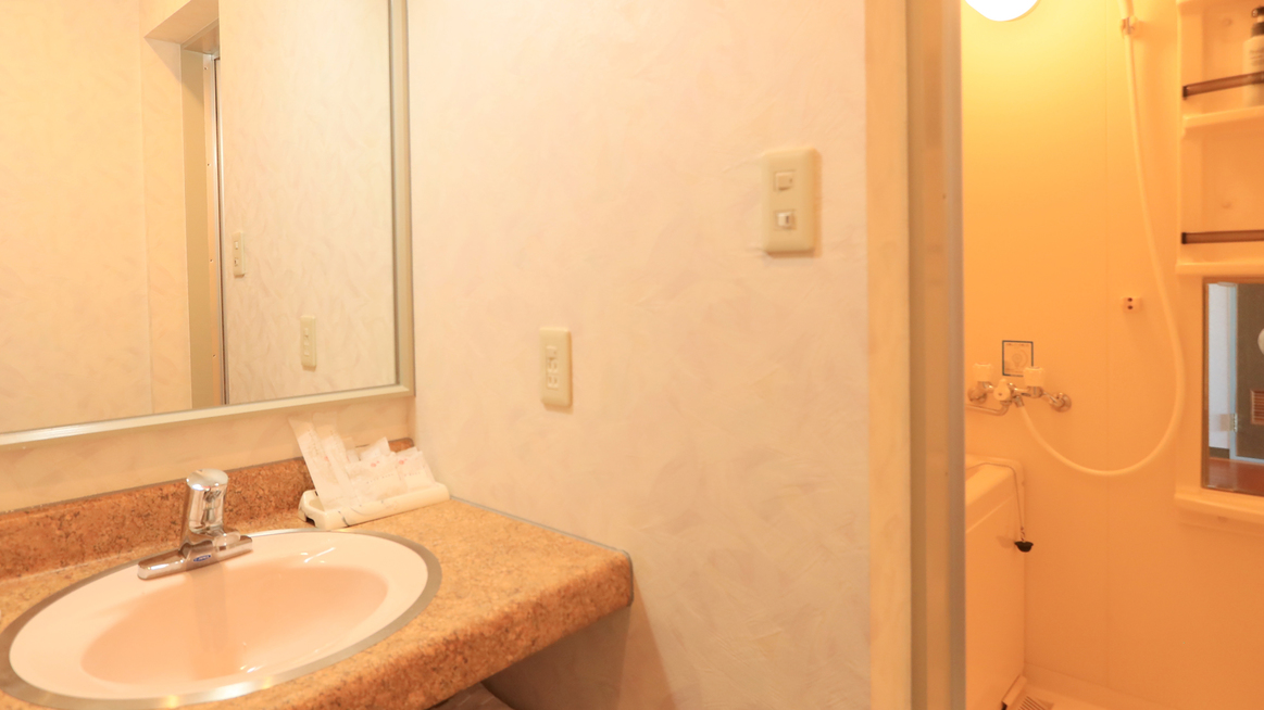 【和室10畳+広緑】全室バス・ウォシュレット付トイレ・洗面所を完備