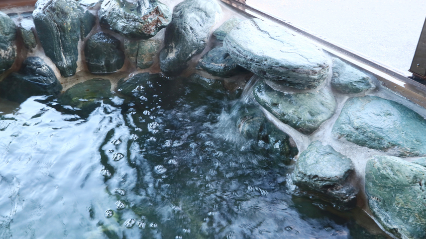 榊原温泉岩風呂の大浴場がございます！マッサージ効果があり、ハリ・ツヤのある肌を生み出します♪9