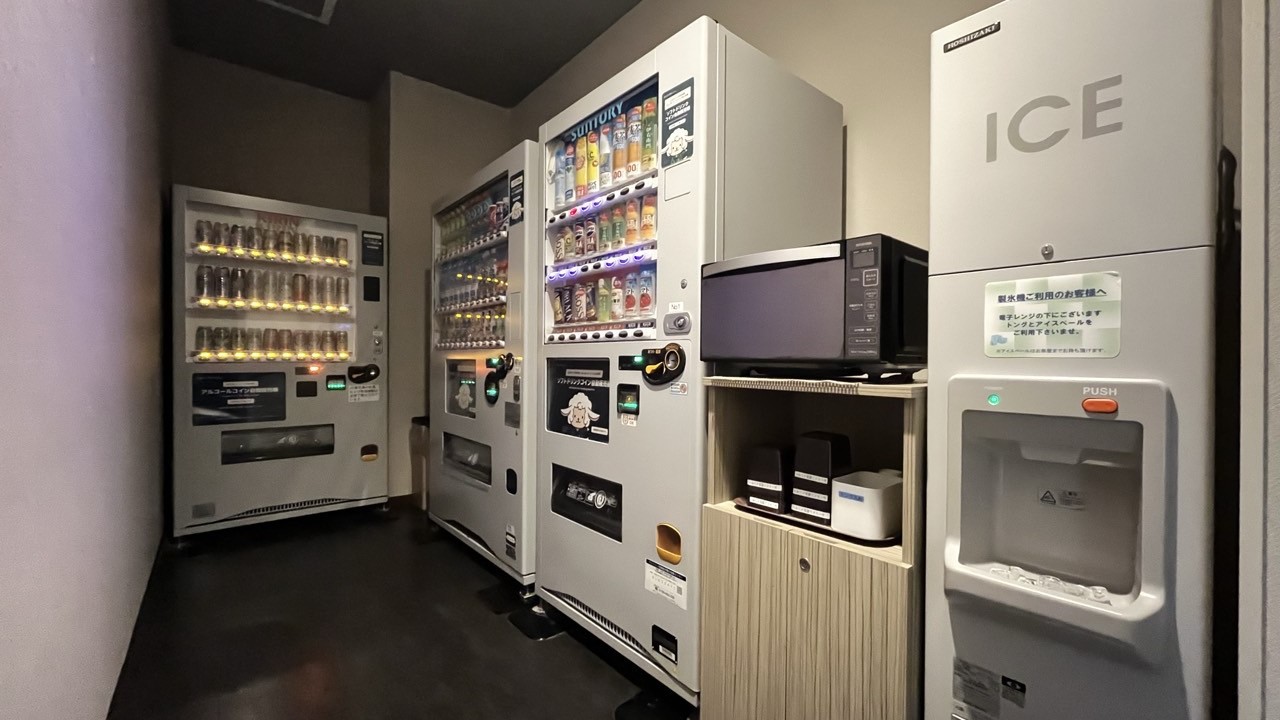 自動販売機・製氷機・電子レンジコーナー